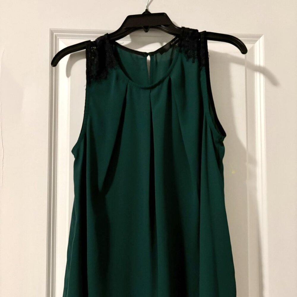 Emerald green tank top with lace detail